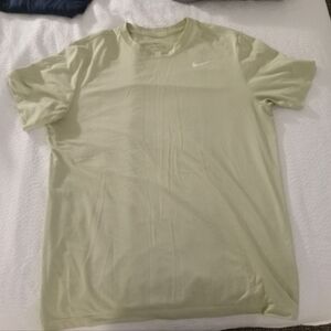 Nike's Dri-FIT light green Short Sleeve T-shirt sz L